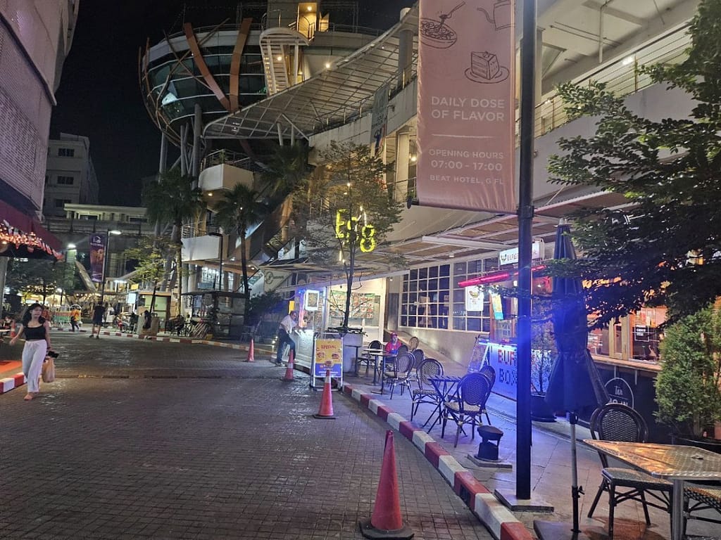  W District nightlife Ekkamai