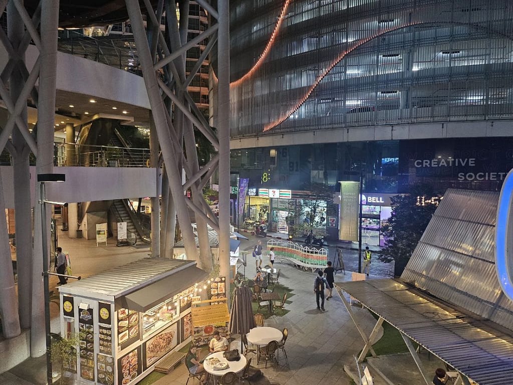  W District nightlife Ekkamai