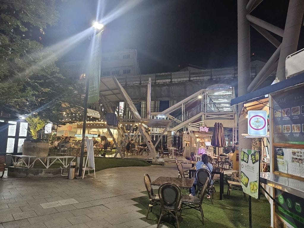Bars and Restaurants  W District nightlife Ekkamai